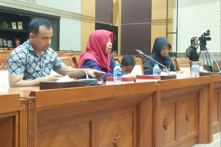 Baiq Nuril dalam rapat pleno Komisi III DPR, di Kompleks Parlemen, Senayan, Jakarta, Selasa (23/7/2019)