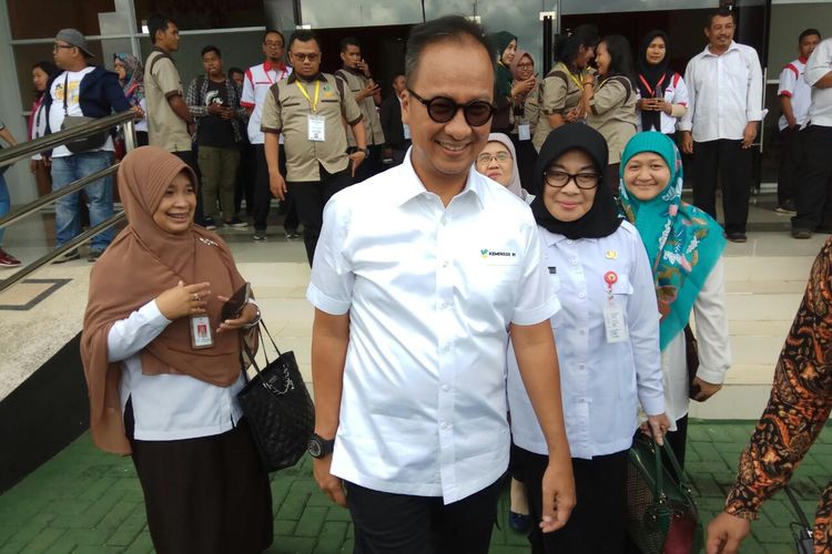 Menteri Sosial Agus Gumiwang Kartasasmita, melakukan kunjungan kerja di Banjarbaru, Kalsel (24/7/2019).
