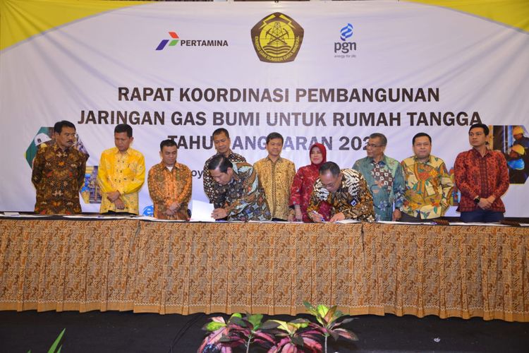 Pemerintah berkomitmen mempercepat pembangunan infrastruktur jaringan distribusi gas bumi (jargas) untuk rumah tangga. Dengan dana Rp 3,2 triliun, tahun 2020 akan dibangun 293.533 sambungan rumah (SR) di 54 Kabupaten/Kota.