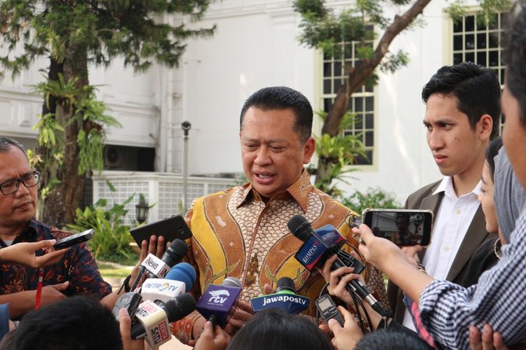 Ketua DPR Bambang Soesatyo menemui Presiden Joko Widodo di Istana Kepresidenan, Jakarta, Selasa (13/8/2019). 