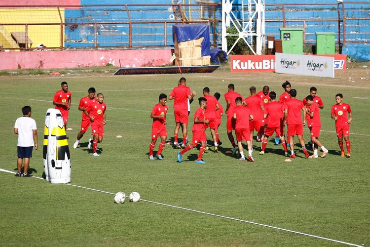 Para pemain Barito Putera menggelar latihan sehari sebelum menghadapi PSM Makassar, Selasa (13/8/2019).