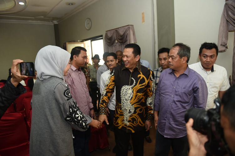 Bamsoet dan Tim DPR RI Pemantau Otonomi Khusus Papua dan Papua Barat akan segera meminta waktu bertemu Presiden Joko Widodo untuk melakukan rapat konsultasi membahas penyelesaian berbagai peristiwa yang terjadi di Papua dan Papua Barat. 