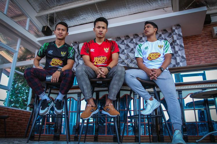 DJ Sport, menjadi menjadi pemasok kebutuhan jersey timnas futsal Indonesia selama uji tanding di Thailand. 