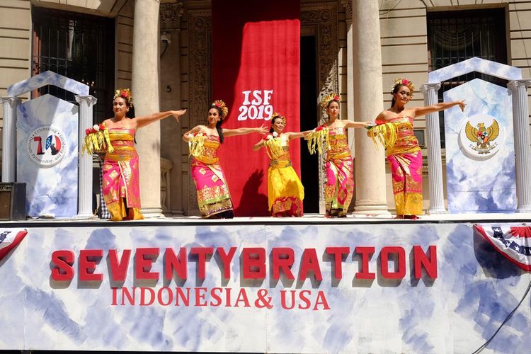Indonesian Street Festival (ISF) kembali digelar di New York untuk kelima kalinya. Tarian Bali yang indah turut meramaikan acara ISF.