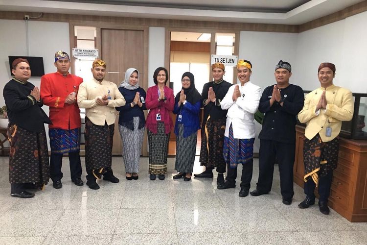 ASN Kemenhub Wajib memakai baju adat Indonesia