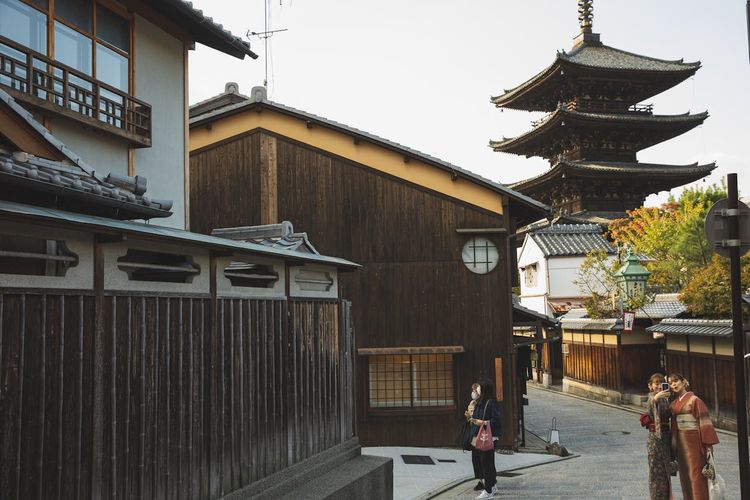 Ilustrasi pagoda indah di Kyoto.