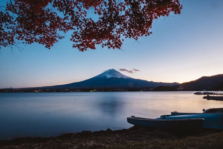 Suasana Gunung Fuji saat musim gugur. 