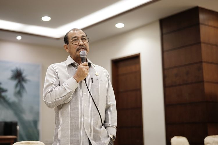Wakil Ketua Dewan Perwakilan Daerah (DPD) RI Nono Sampono saat memberikan keterangan terkait wacana referendum Aceh, di Kompleks Parlemen, Senayan, Jakarta, Jumat (31/5/2019). 