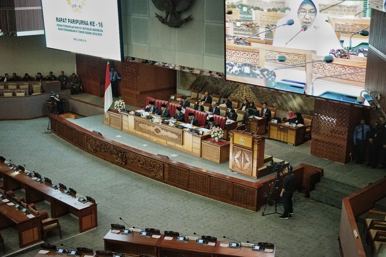 Rapat Paripurna ke-16 Masa Persidangan IV DPR, di Kompleks Parlemen, Senayan, Jakarta, Rabu (8/5/2019).