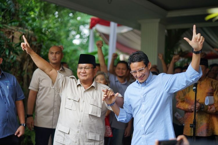 Calon presiden nomor urut 02 Prabowo Subianto seusai menyampaikan pidatonya dalam menyikapi pengumuman hasil rekapitulasi perolehan suara Pemilu Presiden (Pilpres) 2019 oleh Komisi Pemilihan Umum (KPU).  Pernyataan sikapnya itu dibacakan Prabowo di kediaman pribadinya, Jalan Kertanegara, Jakarta Selatan, Selasa (21/5/2019).