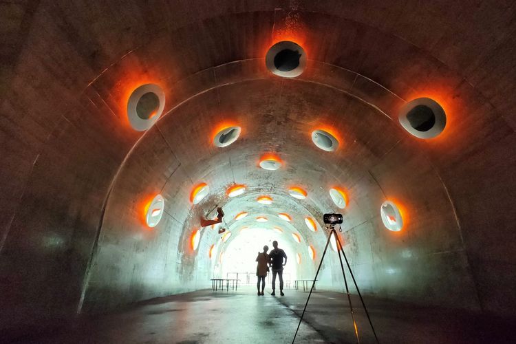 Instalasi Windows of Uncertainty menjadi bagian dari karya seni Tunnel of Light di Echigo-Tsumari Art Field, Jepang