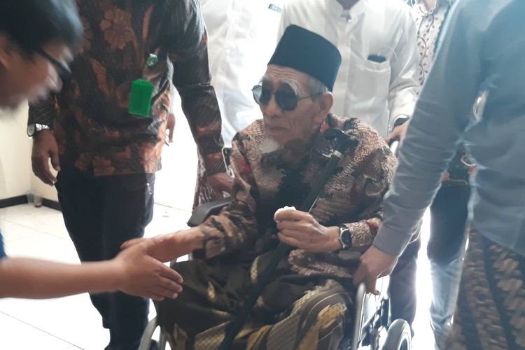 Ketua Majelis Syariah PPP Maimoen Zubair tiba di kantor PPP, Jakarta Pusat, Sabtu (16/3/2019).
