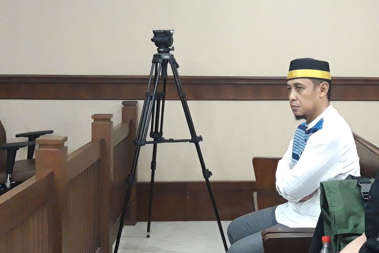 Terdakwa kasus berita bohong atau hoaks 7 kontainer surat suara tercoblos Bagus Bawana Putra, di Pengadilan Negeri Jakarta Pusat, Kamis (11/4/2019)