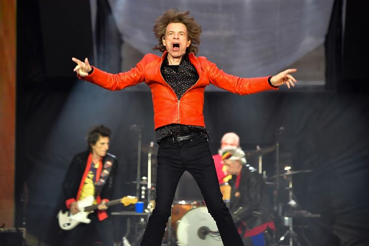 Vokalis Mick Jagger tampil bersama The Rolling Stones dalam konser di Olympic Stadium, Berlin, Jerman, pada 22 Juni 2018.