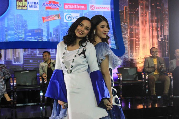Lyodra (kiri) dan Tiara saat ditemui di Press conference Grand Final Indonesian Idol X yang diadakan di MNC Studio Tower, Kebon Jeruk, Jakarta, Rabu (19/2/2020). Lyodra dan Tiara  melaju ke babak Grand Final.