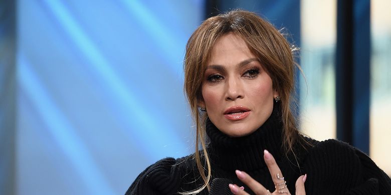 Jennifer Lopez menghadiri acara Build Series Presents Jennifer Lopez And Ray Liotta Discussing Shades Of Blue di Build Studio, New York City, Kamis (2/3/2017). 