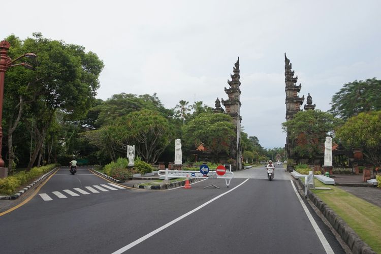 Pintu masuk kawasan Nusa Dua Bali yang akan digunanak Raja Salman menginap selama berlibur di Bali