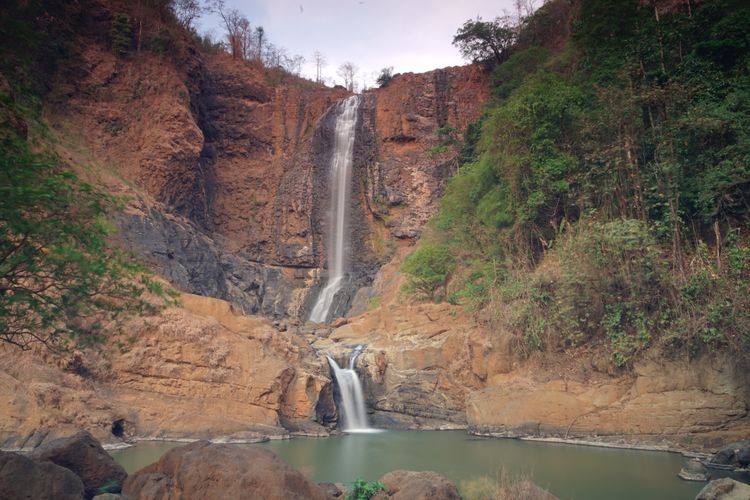 Curug Puncak Manik, Menangkap Keindahan Dinding Batu Ciletuh