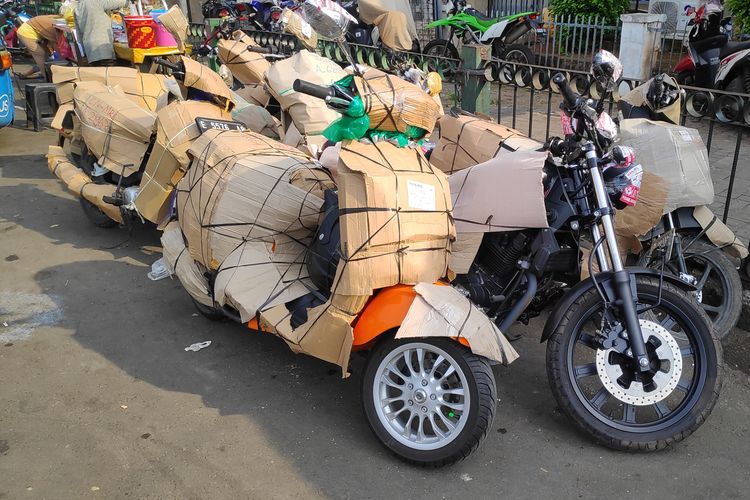 Sepeda motor siap dikirim ke berbagai kota di Indonesia