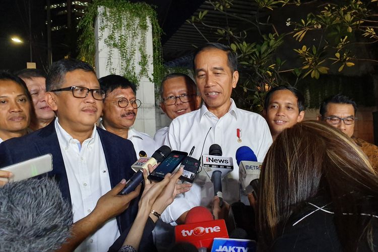 Presiden Jokowi usai pembubaran TKN di Restoran Seribu Rasa, Menteng, Jakarta Pusat, Jumat (26/7/2019).