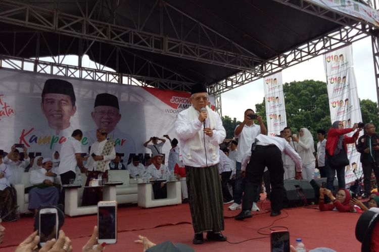 Calon Wakil Presiden nomor urut 01 Maruf Amin saat berkampanye di Lapangan Marzuki Mahdi, Kota Bogor, Jumat (5/4/2019).
