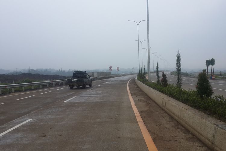 Suasana Tol Pandaan-Malang di dekat pintu keluar Karanglo, Kabupaten Malang, Senin (15/4/2019)