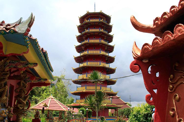 Pagoda Ekayana menjadi bagian dari arsitektur Vihara Buddhayana di Kota Tomohon, Sulawesi Utara.