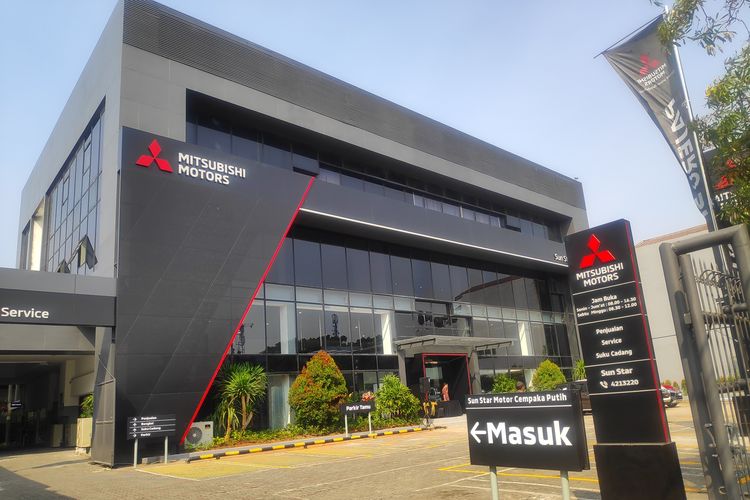 Mitsubishi resmikan diler di Cempaka putih dan Caman Bekasi