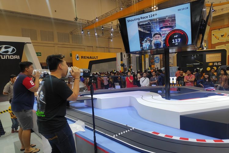 Beragam permainan ditawarkan di lantai pameran GIIAS 2019