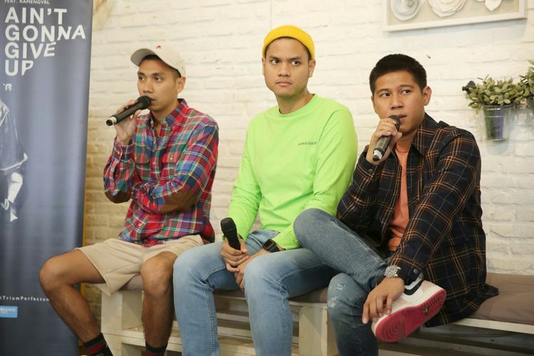 Rayi, Asta dan Nino yang tergabung dalam grup musik RAN dalam peluncuran single Aint Gonna Give Up di Twin House, Cipete, Jakarta Selatan, Rabu (21/8/2019).