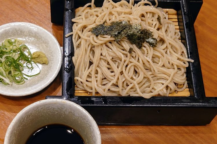 Tradisi malam Tahun Baru di Jepang: makan mi soba lambang umur panjang.