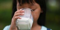 Apakah Minum Susu Kunci Anak untuk Tumbuh Tinggi? Ini Kata Dokter…