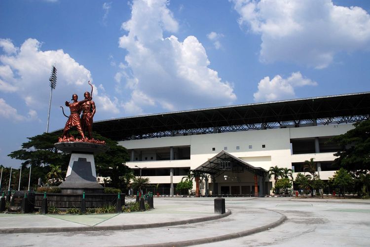 Wajah Stadion Manahan, Solo, Jawa Tengah, sebelum ganti wajah yang dimulai pada Agustus 2018. Foto ini diambil pada 18 Oktober 2011.