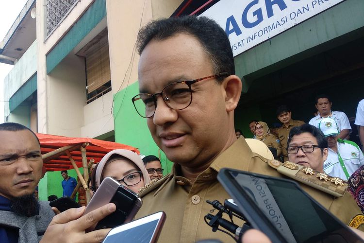 Gubernur DKI Jakarta Anies Baswedan di Pasar Induk Kramat Jati, Selasa (7/5/2019).