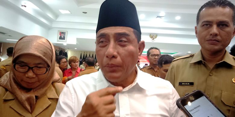 Gubernur Sumut Edy Rahmayadi akan memberhentikan ribuan tenaga honorer di lingkungan kerja Pemerintah Provinsi Sumut, Rabu (19/6/2019)