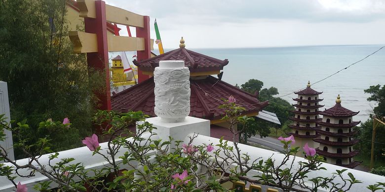 Puri Tri Agung yang menghadap Laut China Selatan di Kabupaten Bangka, Sabtu (8/6/2019).