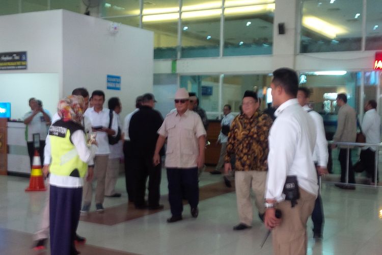 Capres nomor urut 02 Prabowo Subianto tiba di Bandara Internasional Adi Soemarmo Solo di Boyolali, Jawa Tengah, Senin (27/5/2019).