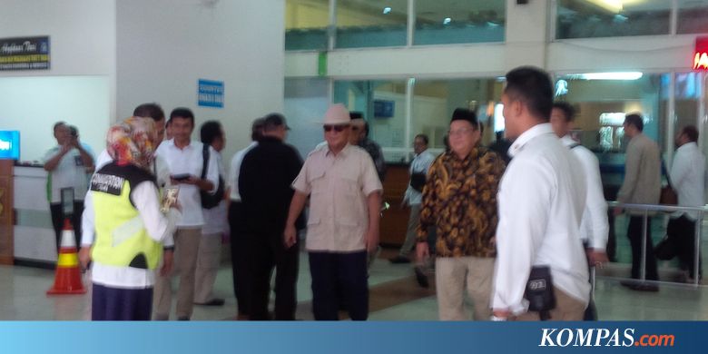 Prabowo Berziarah ke Makam Soeharto di Karanganyar