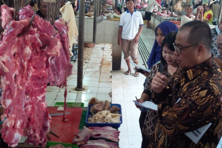 TPID Surakarta melakukan sidak kebutuhan pokok di Pasar Gede Solo, Jawa Tengah, Rabu (20/3/2019).
