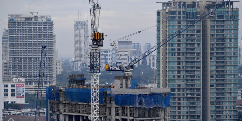 Potret pembangunan yang sedang terjadi di Jakarta, Indonesia
