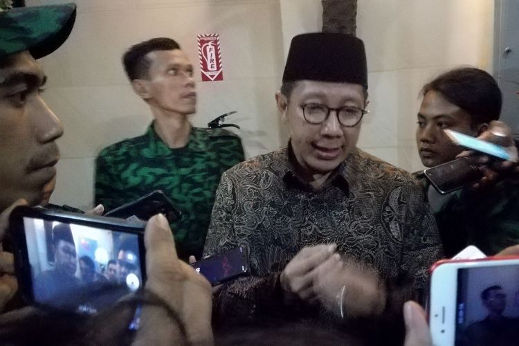 Menteri Agama Lukman Hakim Saifuddin saat meninggalkan Mukernas Partai Persatuan Pembangunan (PPP) di Hotel Seruni, Bogor, Rabu (20/3/2019) malam.