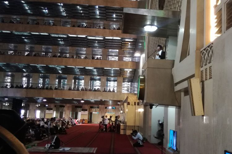 Ustaz Yusuf Mansur saat mengisi ceramah shalat Idul Adha 1440 Hijriah di Masjid Istiqlal, Minggu (11/8/2019).