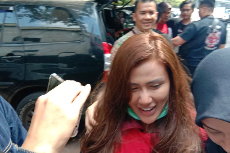 Rey Utami dijebloskan ke Direktorat Tahanan dan Barang Bukti Polda Metro Jaya, Jakarta Selatan, Jumat (12/7/2019).
