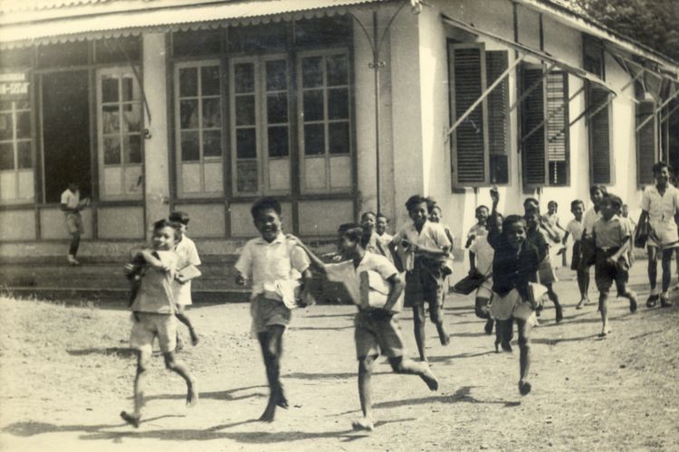 Meskipun keadaan Jakarta genting disebabkan oleh Terror Belanda/Nica, Sekolah Taman Siswa di Jl. Garuda tetap dibuka (Juni 1946)