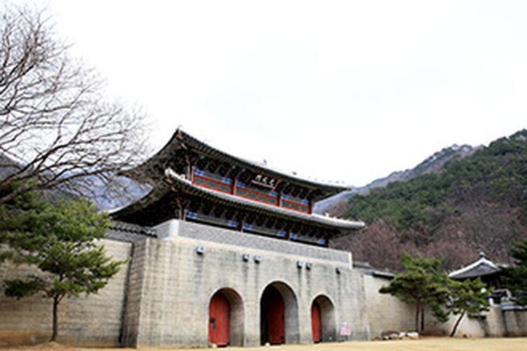 Replika Gerbang Gwanghwamun