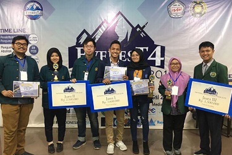 Mahasiswa Sekolah Bisnis IPB meraih juara pertama dalam lomba EVEREST National Paper Competition 2019 Departemen Ekonomi Pembangunan,  Fakultas Ekonomi dan Bisnis, Universitas Sumatera Utara pada 11-15 April 2018.