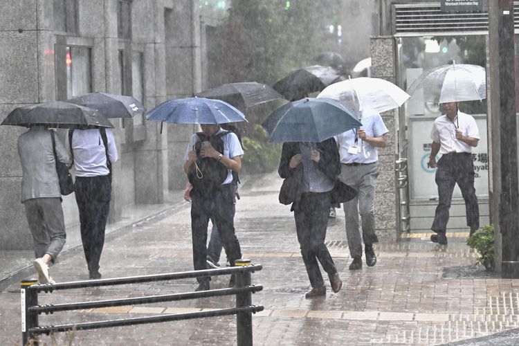 Hujan Lebat Berpotensi Guyur Jepang Hari Ini, Tingkatkan Risiko Banjir dan Longsor