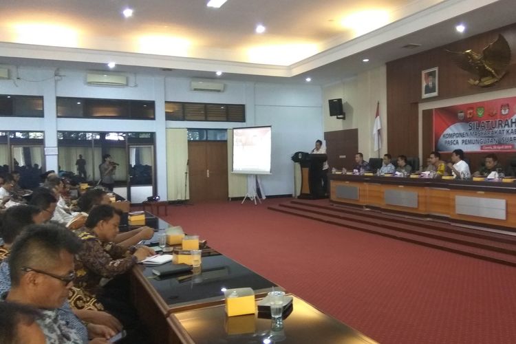 Forkopimda Ciamis, KPU, Bawaslu dan tim sukses pasangan calon bersilaturahmi di Aula Setda Kabupaten Ciamis, Jumat (26/4/2019).