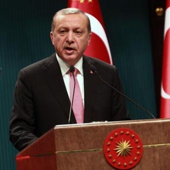 Presiden Turki Recep Tayyip Erdogan memutuskan untuk menerapkan kondisi darurat selama tiga bulan di negeri itu.