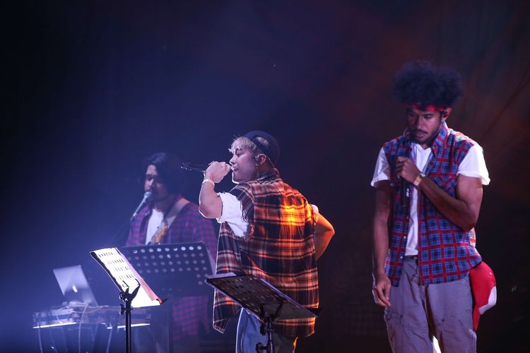 Gamaliel, Petra Sihombing, Rendy Pandugo dan Teddy Adhitya tergabung dalam 90s Time Wrap tampil dalam Festival Mesin Waktu di Ji Expo Kemayoran, Jakarta, Sabtu (17/8/2019).